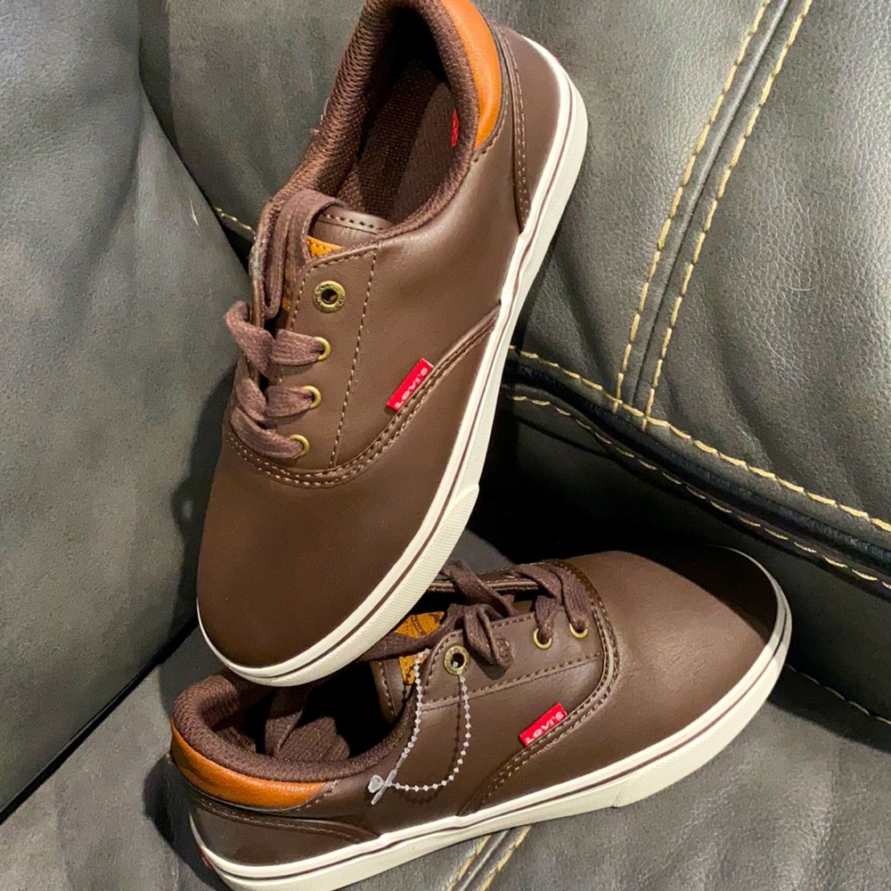 Levi’s sneaker size 3 boys